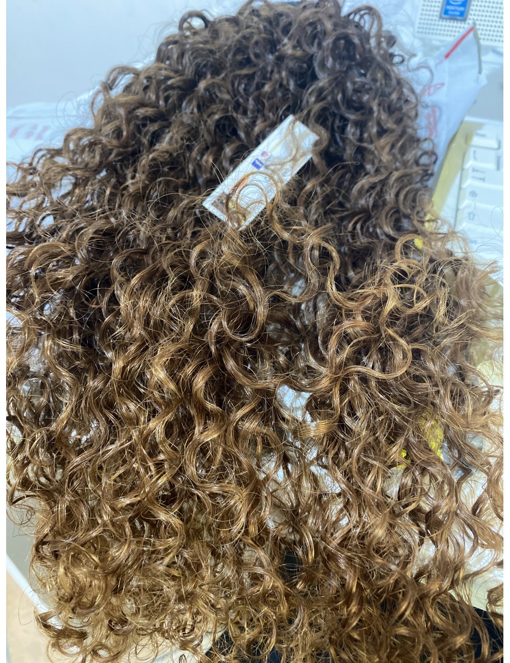 Matassa di capelli Tessitura Capelli ricci veri remy cuciti Colore Castano con sfumatura castano chiaro