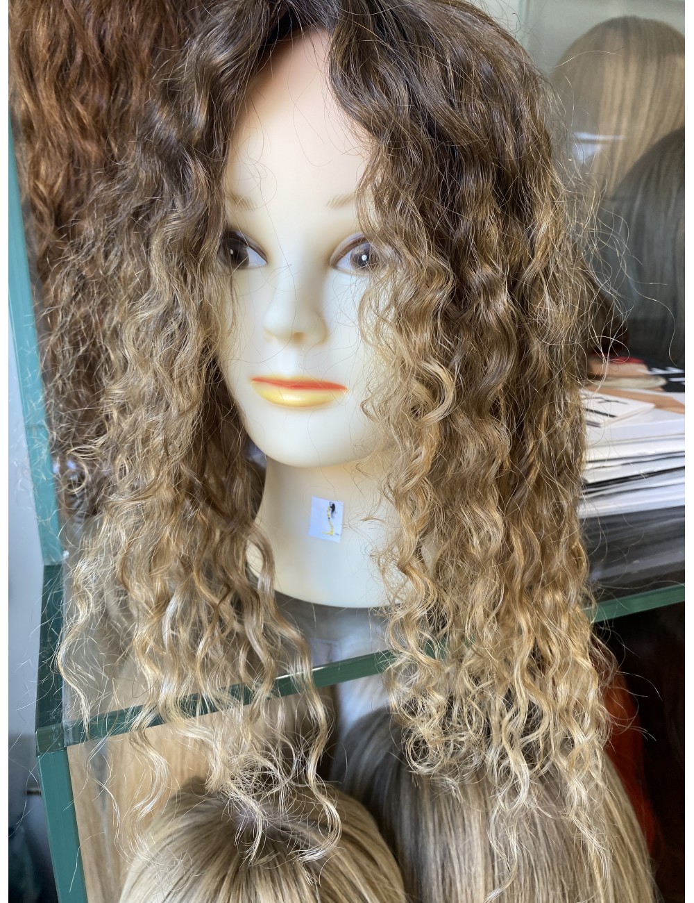 Toupet con clip, capelli veri remy ricci Colore biondo con effetto Balayage Toupet con clip, capelli veri remy ricci Colore biondo con effetto Balayage