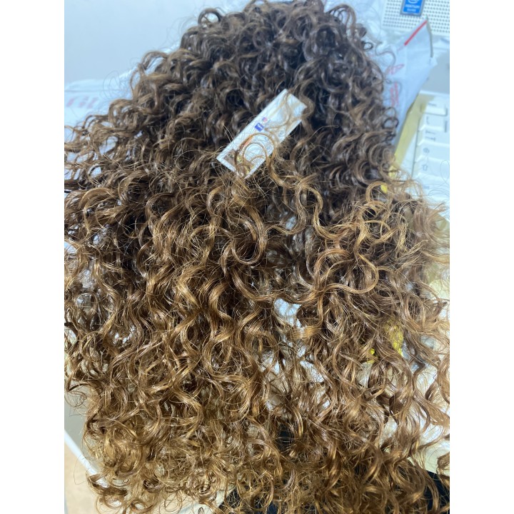 Matassa di capelli Tessitura Capelli ricci veri remy cuciti Colore Castano con sfumatura castano chiaro