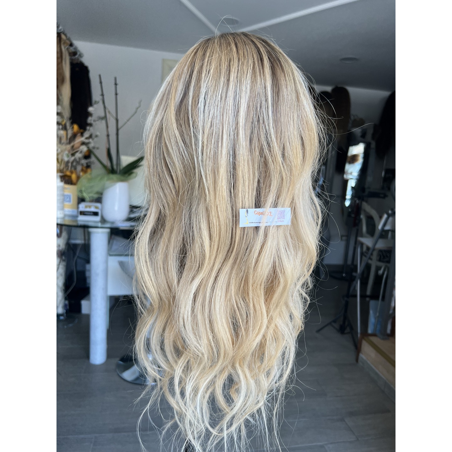 Perruque Femme Odessa Avec Bandana - Blond Clair Méchée - Taille Moyenne - Neuve Avec étiquettes