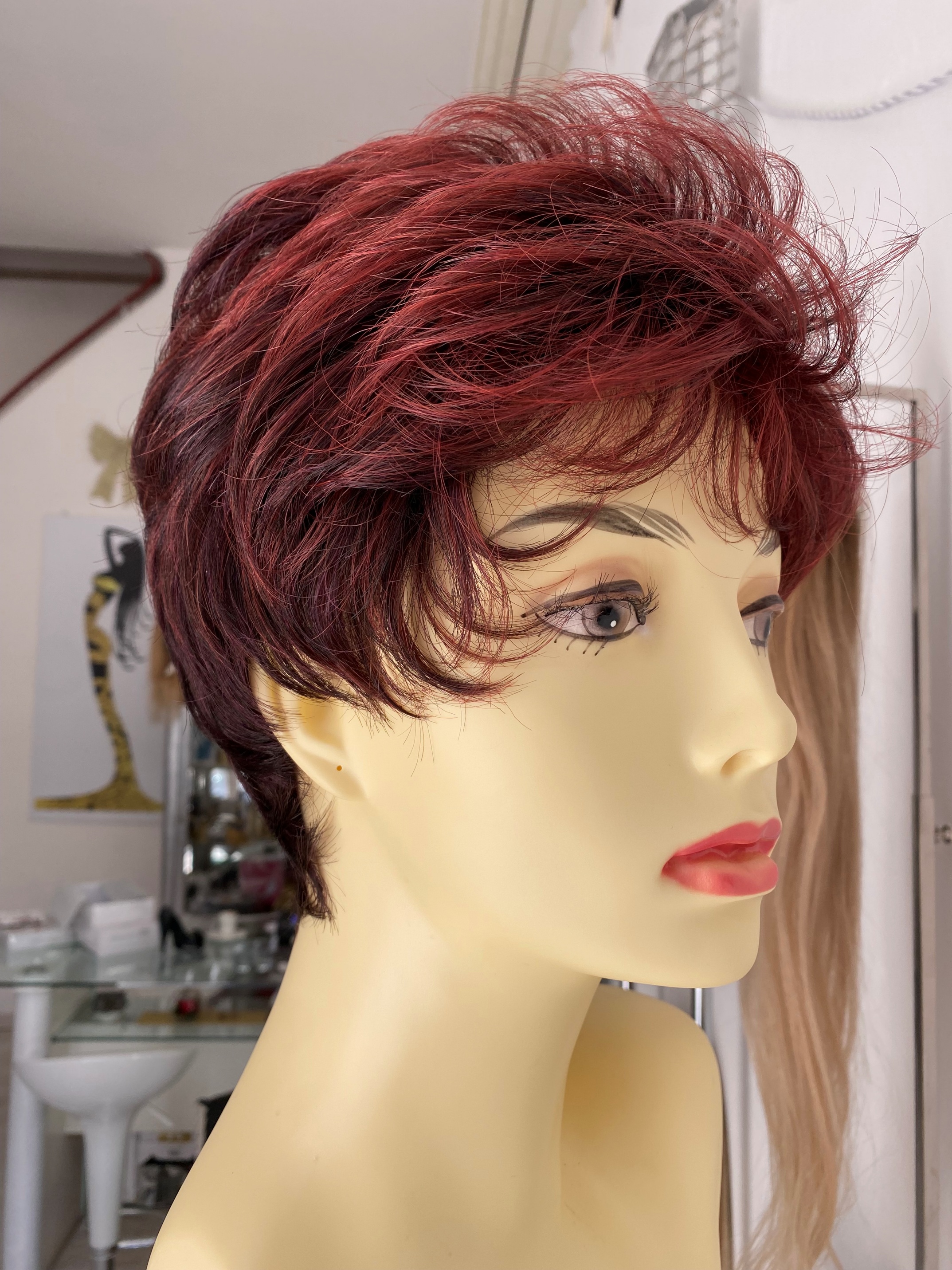 Parrucca di capelli artificiali parrucca sintetica  corta colore  mogano rosso