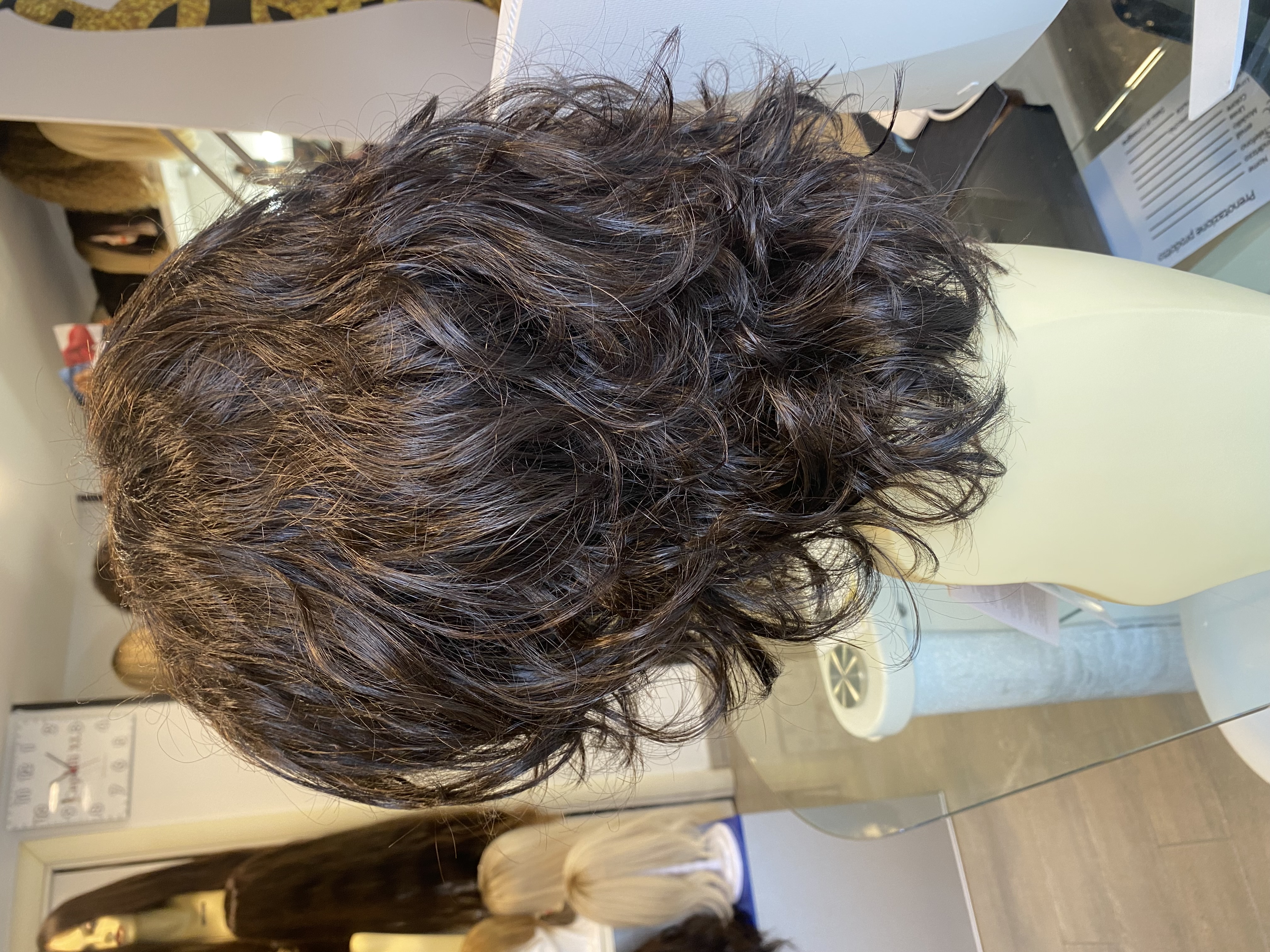 Parrucca finta colore scuro Capelli artificiali capelli ricci Capelli in fibra sintetica