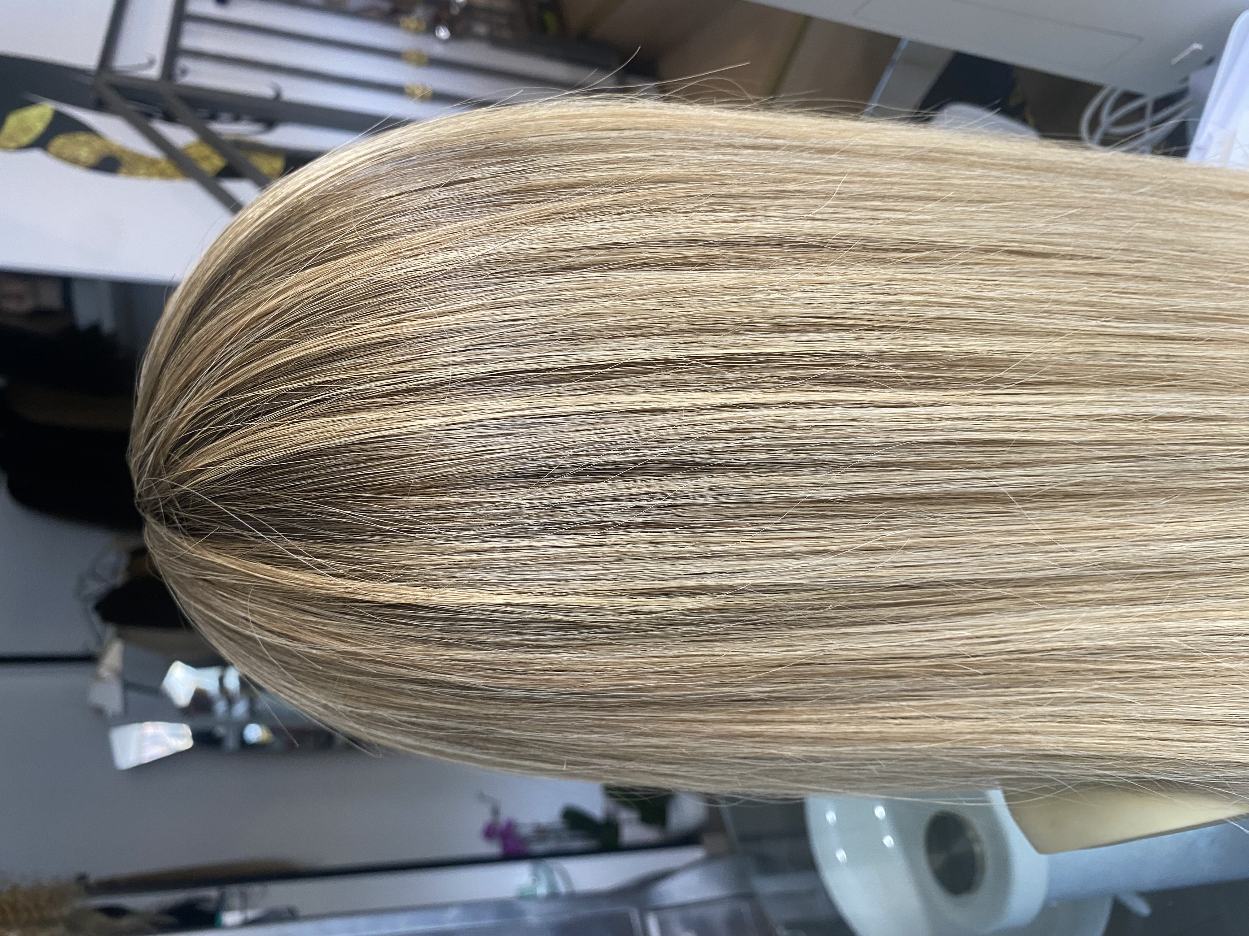 Parrucca di capelli veri remy Europei colore biondo chiaro con radice biondo scuro su misura Made in Italy